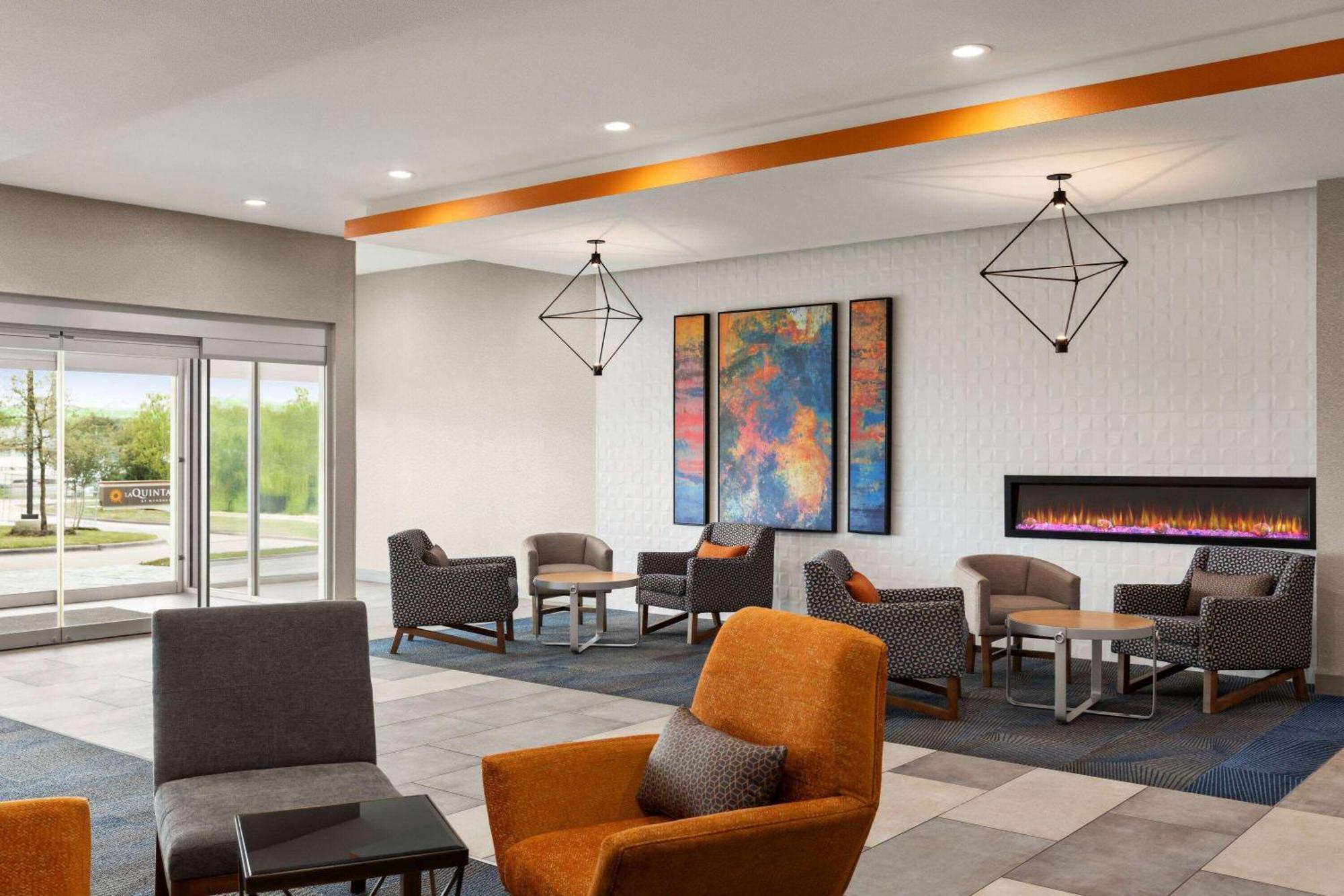 La Quinta Inn & Suites By Wyndham Austin South 외부 사진