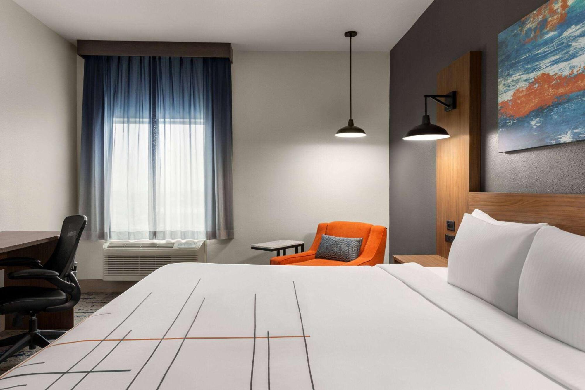 La Quinta Inn & Suites By Wyndham Austin South 외부 사진