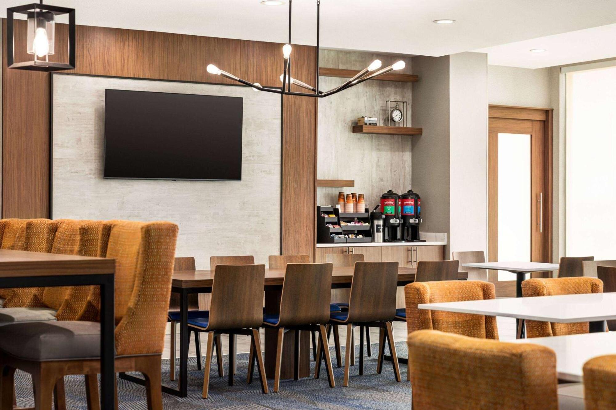 La Quinta Inn & Suites By Wyndham Austin South 외부 사진