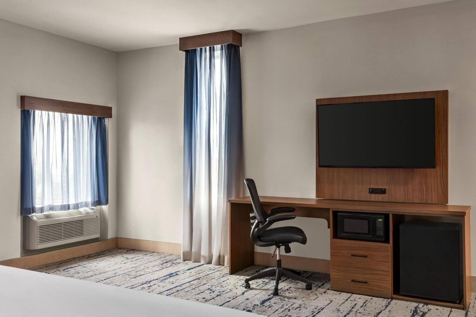 La Quinta Inn & Suites By Wyndham Austin South 외부 사진